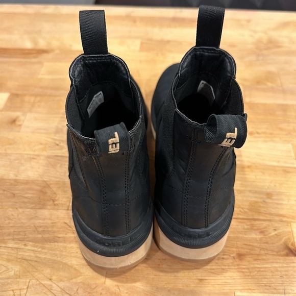 Sorel boots - 8.5 Hi-Line™ Chelsea - Picture 5 of 7